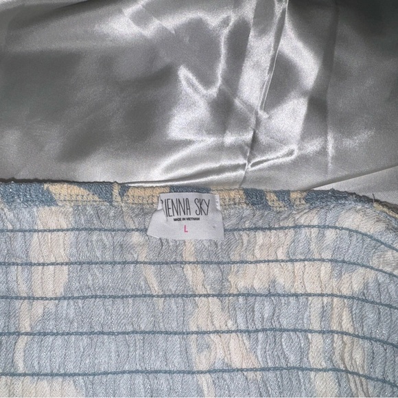 Sienna Sky Crop Bra Top (L) - Picture 3 of 3